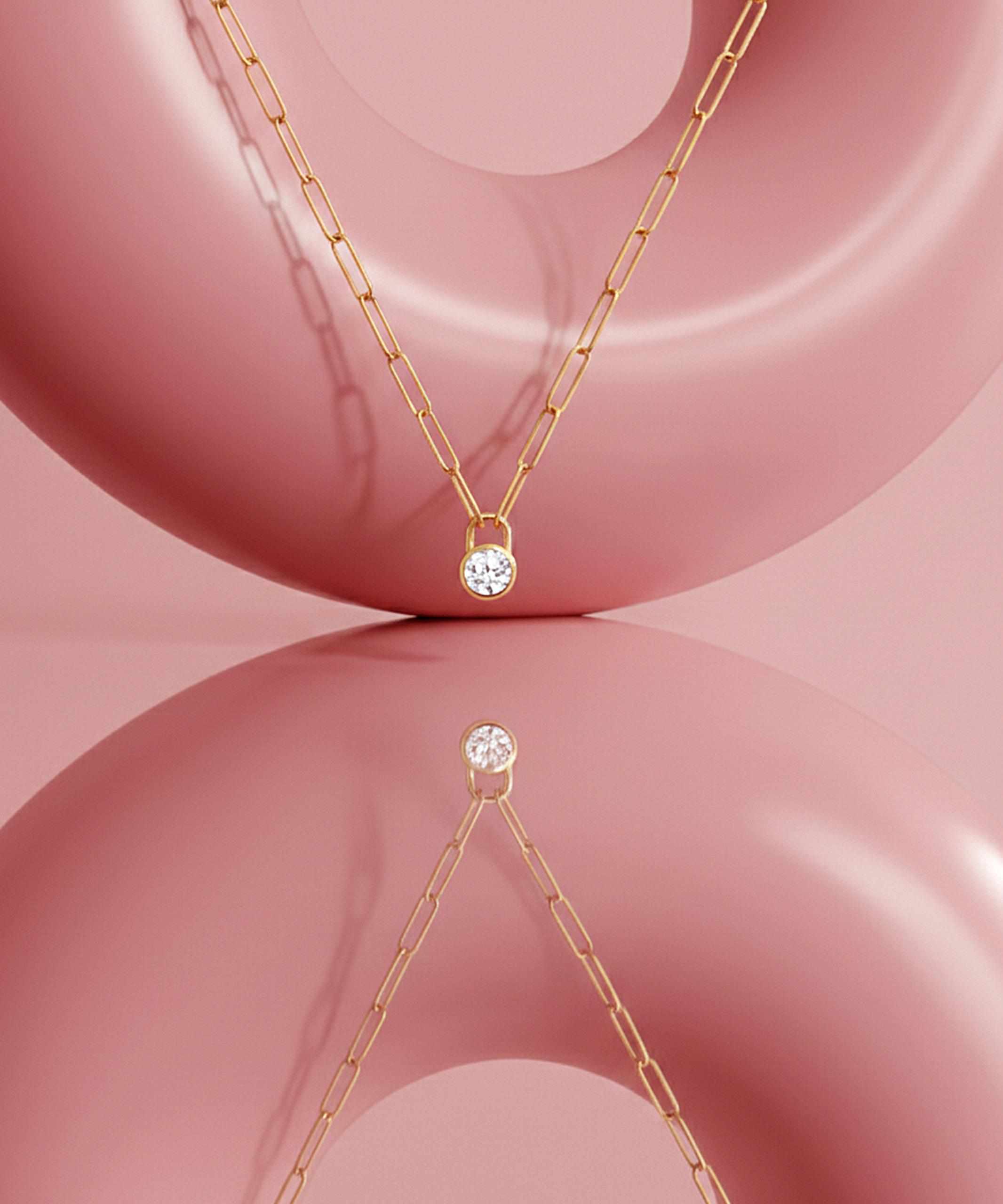 Jewellery with diamond accents and refined sparkle details