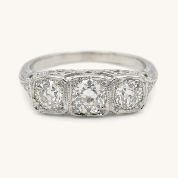 vintage-vintage-ring-white-gold-natural-diamond-ccb0c5