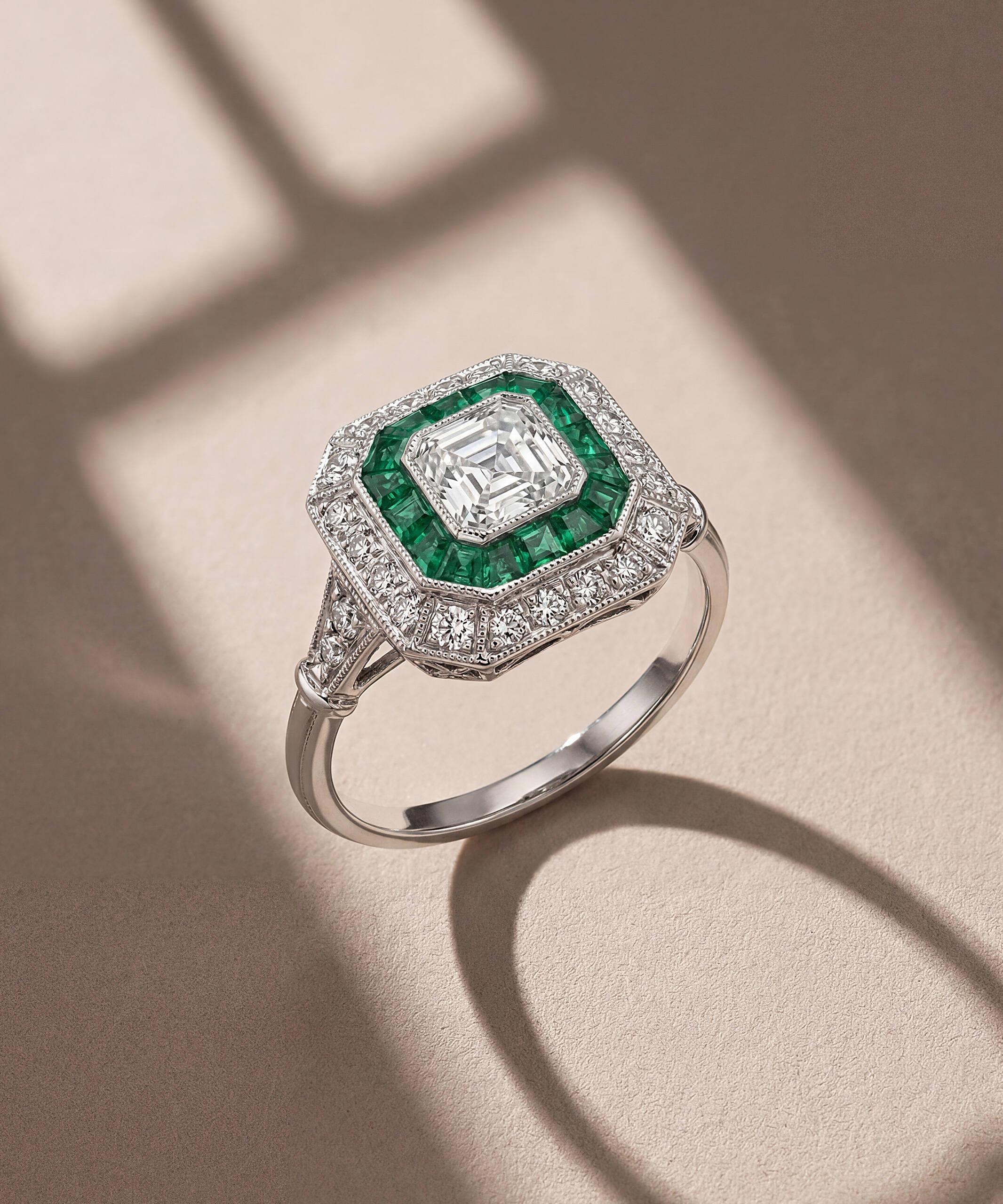 Vintage Art Deco Emerald Diamond Ring