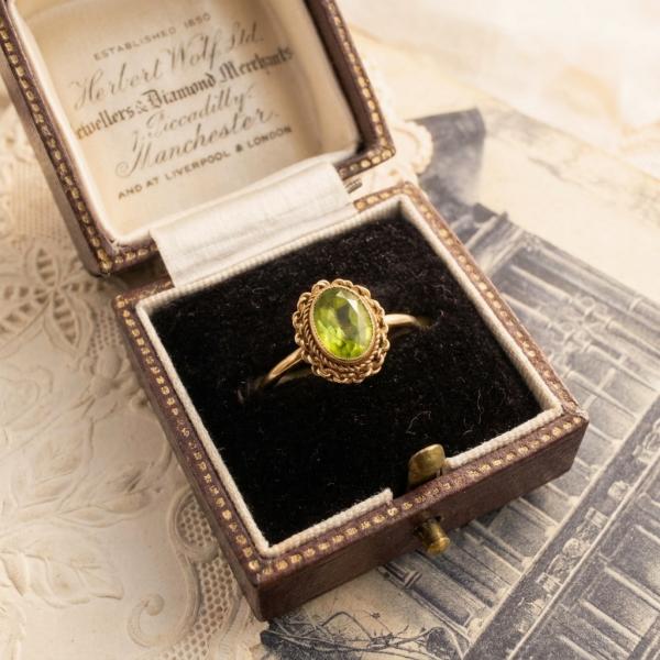 vintage-vintage-ring-yellow-gold-peridot-bc585f