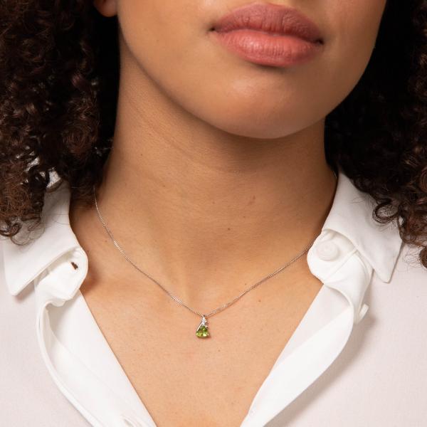 jewellery-pendant-9ct-white-gold-peridot-a534160