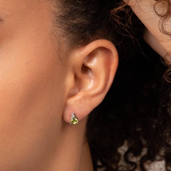jewellery-earring-stud-earring-9ct-white-gold-peridot-c127c8f