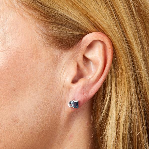 jewellery-earring-stud-earring-9ct-white-gold-blue-topaz-d128740
