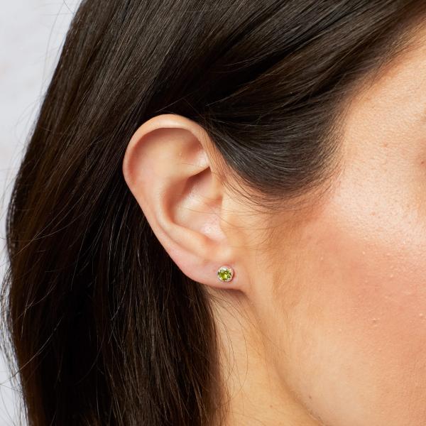 jewellery-earring-stud-earring-sterling-silver-peridot-qeb540a