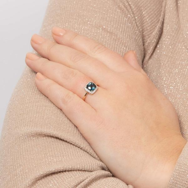jewellery-ring-statement-ring-9ct-yellow-gold-blue-topaz-s70b58d