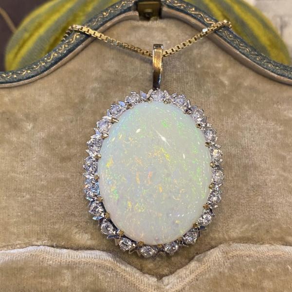 vintage-necklace-c4f8a8