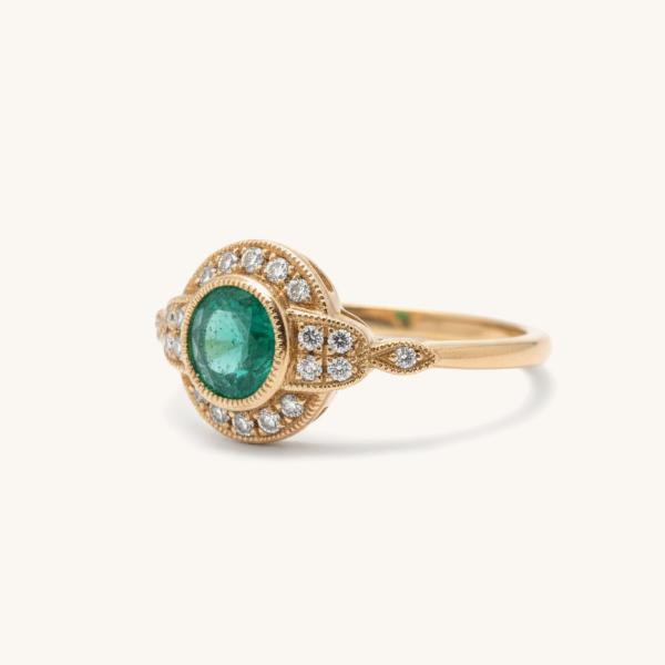 vintage-ring-statement-ring-yellow-gold-emerald-c6aa42