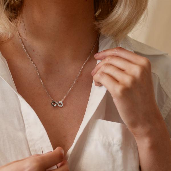 jewellery-necklace-pendant-necklace-sterling-silver-natural-diamond-fba854